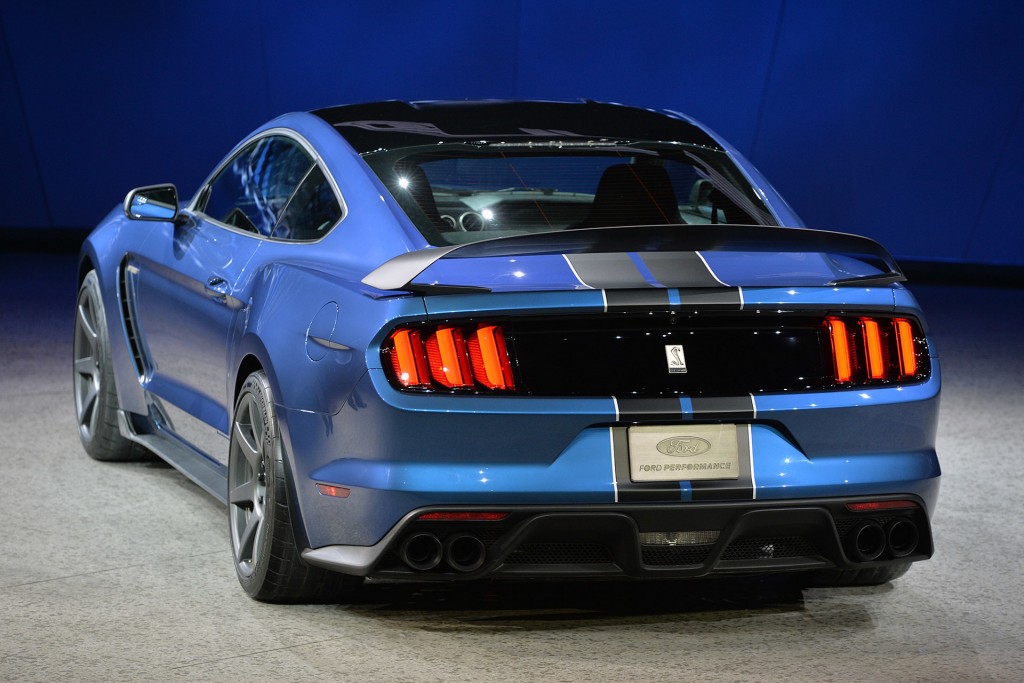 02-2016-shelby-gt350r-detroit-1