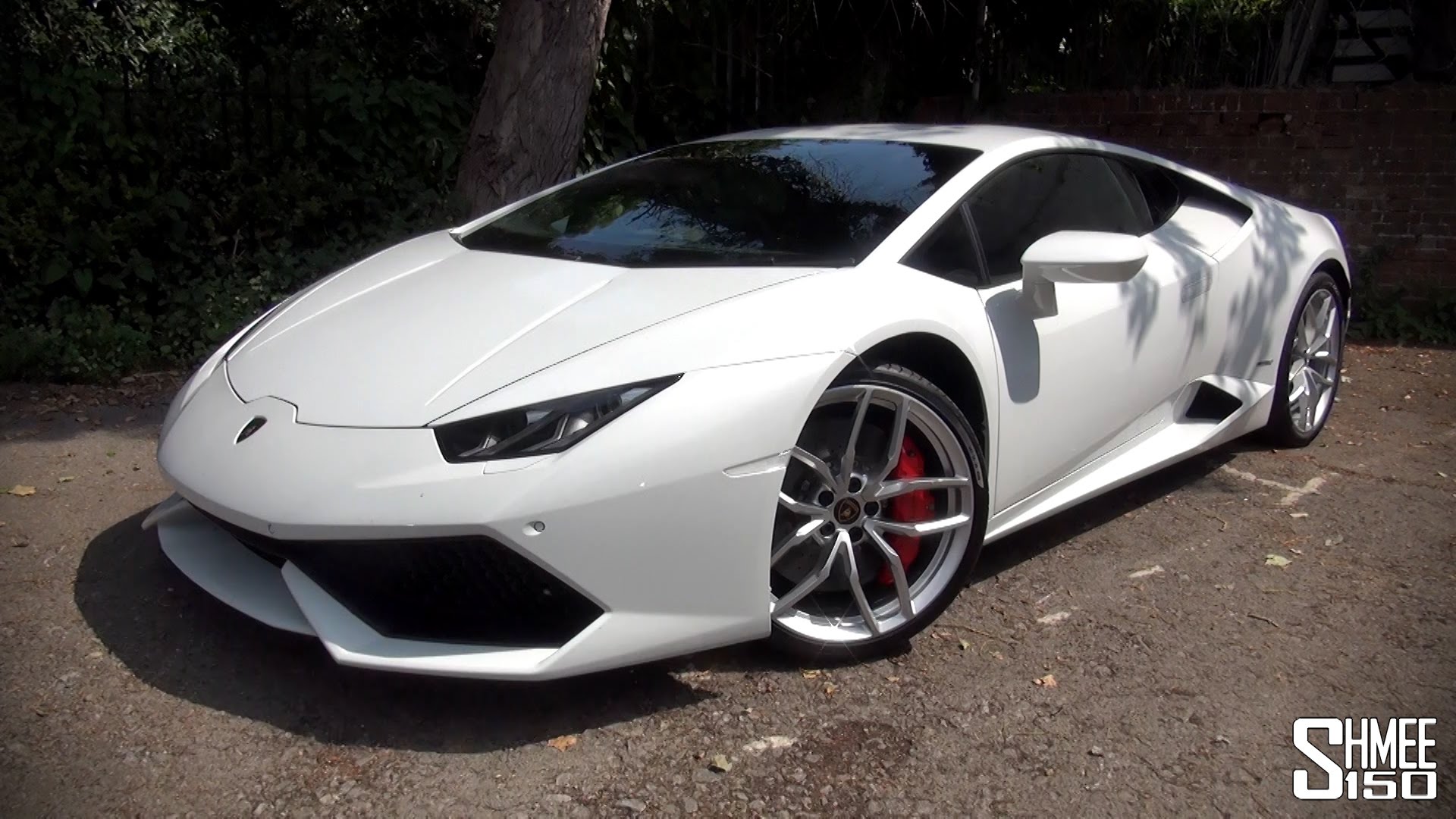 Here is an in-depth look Lamborghini Huracan (Video)