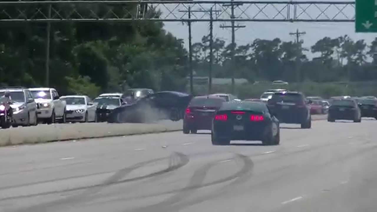 Watch these Mustang owners run out of talent at Mustang Week 2014 (Update)