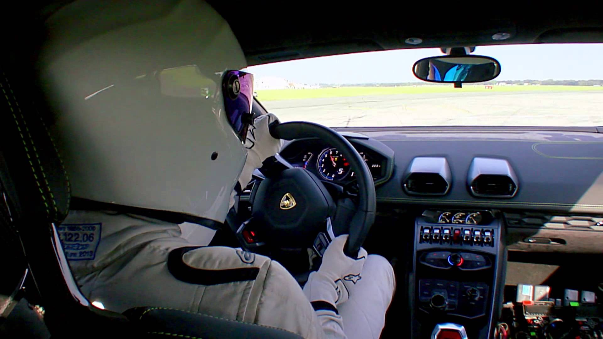 Watch the Stig run a hotlap in the new Lamborghini Huracan