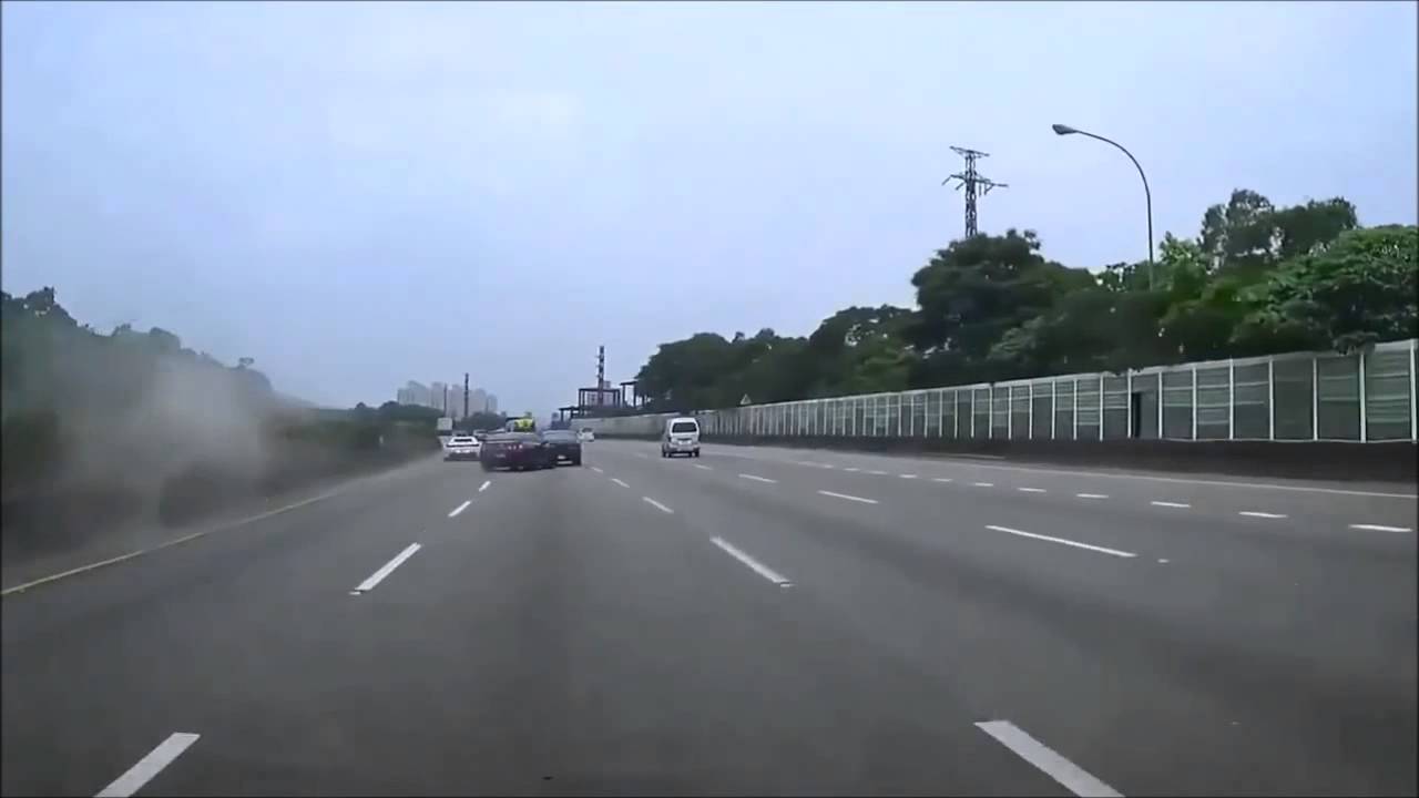 Idiot in Ferrari 458 Spider causes Nissan GT-R to crash (Video)