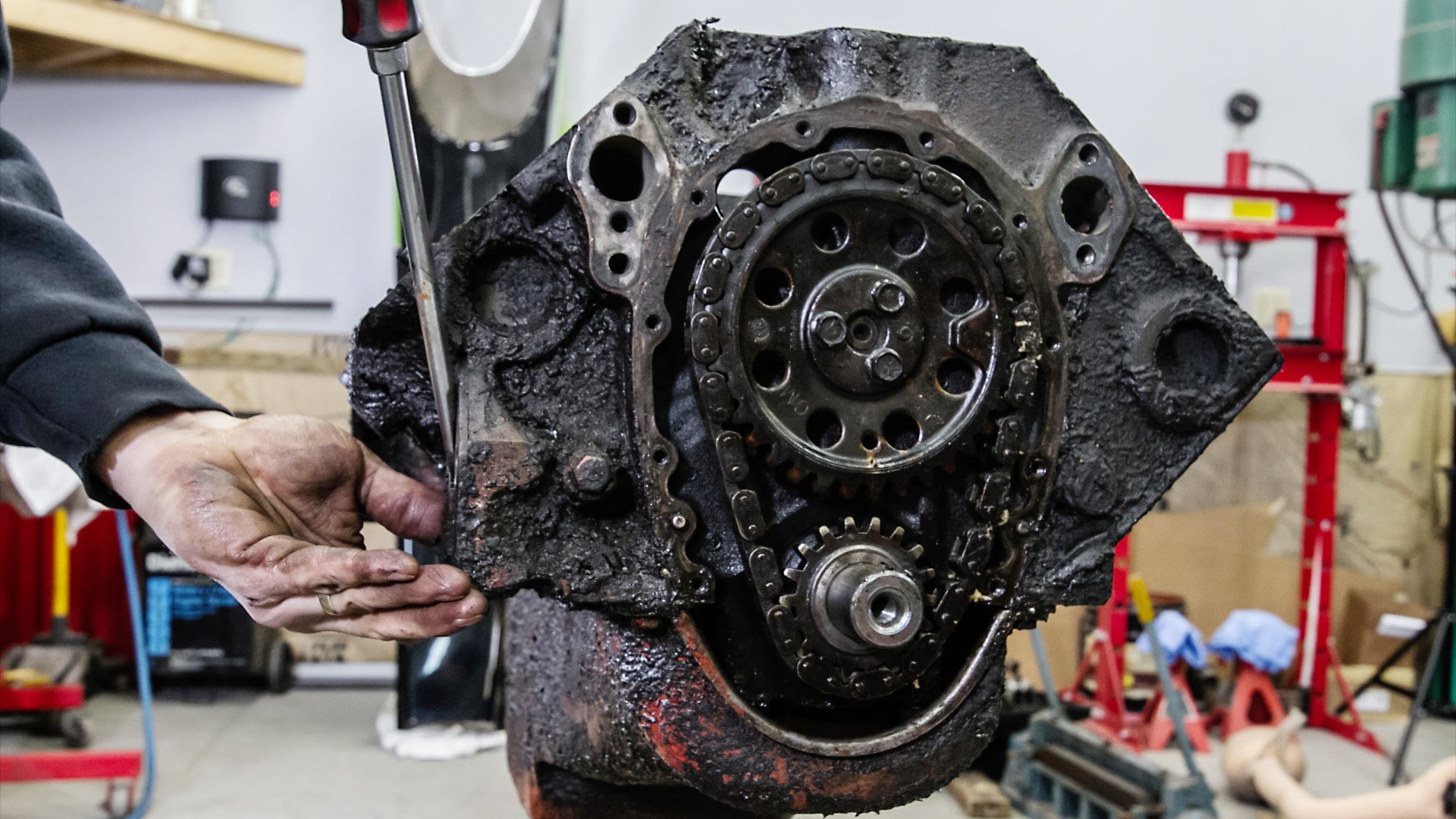 Amazing time-lapse video of a Chevy Small Block rebuild